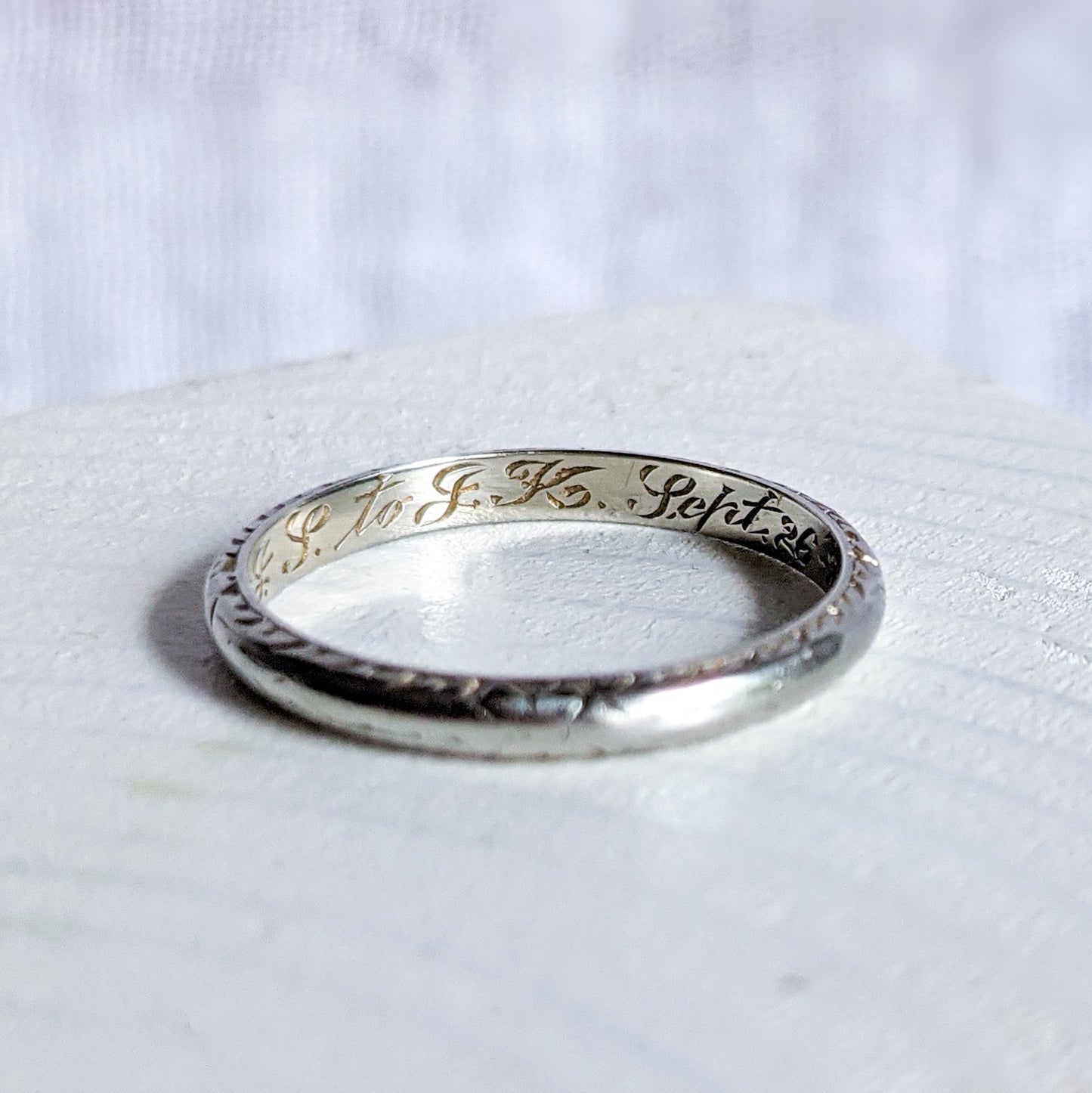 18K White Gold Etched Belais Band Size US 6.5 / UK M.5